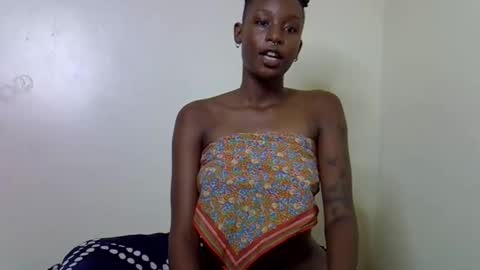 lutino_lovebirds online show from May 16, 2:05 pm