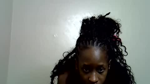 lutino_lovebirds online show from May 24, 6:40 am