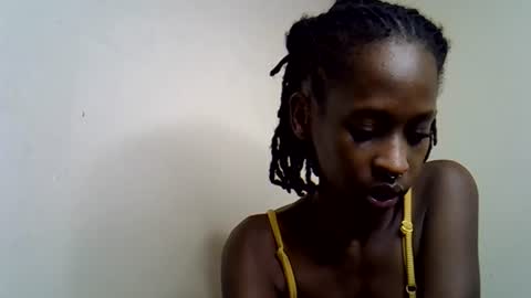 lutino_lovebirds online show from July 14, 1:30 am