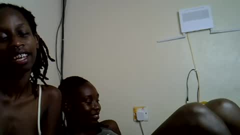 lutino_lovebirds online show from July 16, 7:53 pm