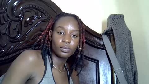 lutino_lovebirds online show from July 24, 9:35 pm