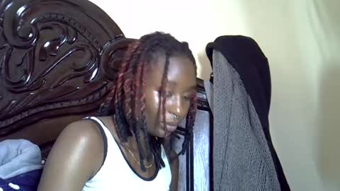 lutino_lovebirds online show from July 27, 6:15 pm