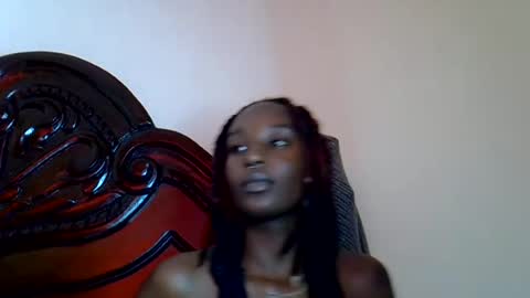 lutino_lovebirds online show from July 28, 12:48 pm