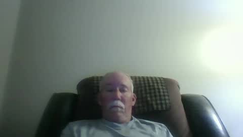 Snapshot of luv269er chatting on April 6, 4:46 am luv269er online show from April 6, 4:46 am