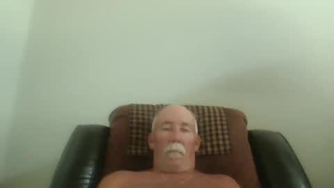Snapshot of luv269er chatting on April 6, 9:16 pm luv269er online show from April 6, 9:16 pm