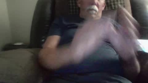 Snapshot of luv269er chatting on April 10, 6:51 am luv269er online show from April 10, 6:51 am