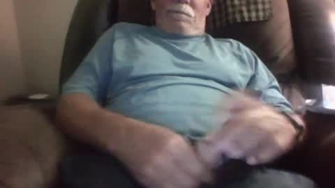 Snapshot of luv269er chatting on April 13, 5:13 am luv269er online show from April 13, 5:13 am