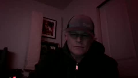 Snapshot of luv2toknstrok chatting on December 1, 9:36 am Luv2tokNstrok online show from December 1, 9:36 am