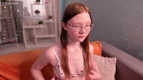 Snapshot of luv_tessa chatting on March 5, 1:56 am Tessa online show from March 5, 1:56 am