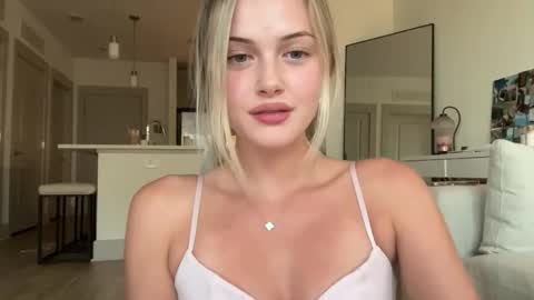 Aimee online show from May 8, 1:33 am