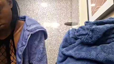 Snapshot of luvbug555 chatting on November 28, 12:19 pm luvbug555 online show from November 28, 12:19 pm