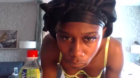 luvbug555 online show from March 11, 4:35 pm