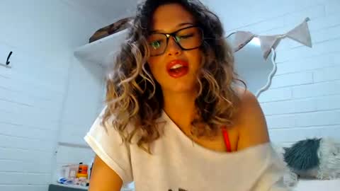 Snapshot of luvcece chatting on June 25, 12:43 am luvcece online show from June 25, 12:43 am