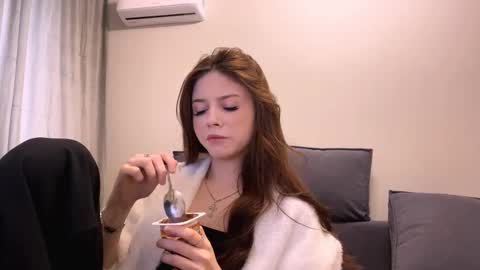 Adele online show from February 19, 8:32 am