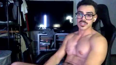 Snapshot of luvrboy77 chatting on June 27, 5:12 am luvrboy77 online show from June 27, 5:12 am