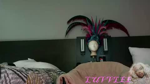Snapshot of luvvlee chatting on June 21, 11:18 pm luvvlee online show from June 21, 11:18 pm