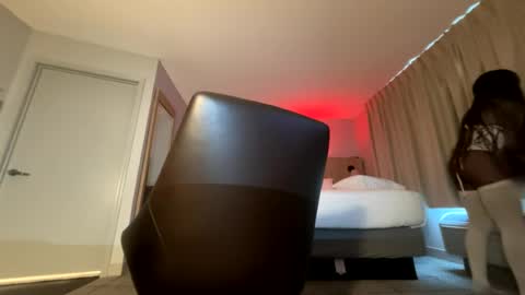 Snapshot of luvvlee chatting on July 12, 8:00 pm luvvlee online show from July 12, 8:00 pm