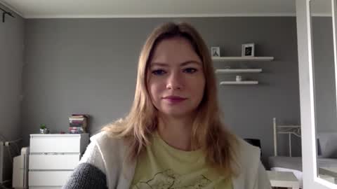 Snapshot of lux_millie chatting on September 30, 9:47 am Millie online show from September 30, 9:47 am