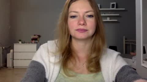 Snapshot of lux_millie chatting on November 3, 10:42 pm Millie online show from November 3, 10:42 pm