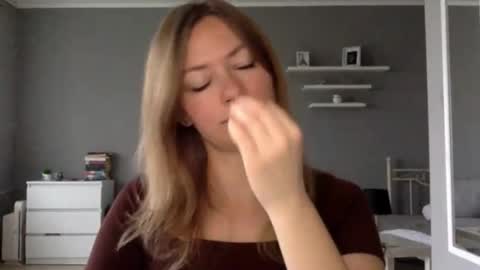 Snapshot of lux_millie chatting on November 9, 8:01 am Millie online show from November 9, 8:01 am