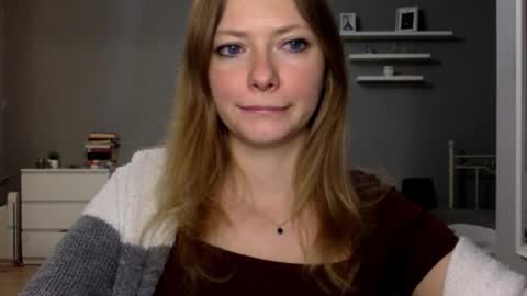 Snapshot of lux_millie chatting on November 20, 9:58 pm Millie online show from November 20, 9:58 pm