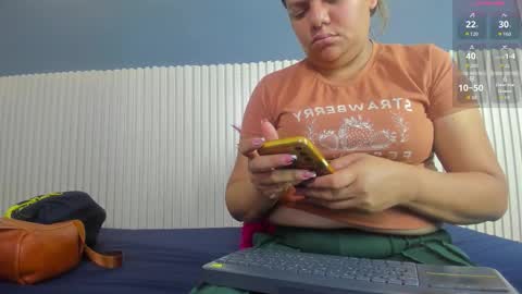 Snapshot of luxemilf chatting on October 31, 9:32 am Luxe3 online show from October 31, 9:32 am