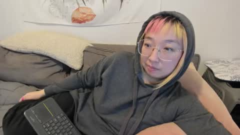 Snapshot of luxgray chatting on December 5, 12:52 am LuxGray online show from December 5, 12:52 am