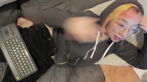 Snapshot of luxgray chatting on December 10, 3:20 am LuxGray online show from December 10, 3:20 am