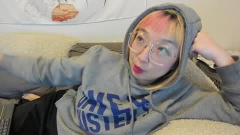 Snapshot of luxgray chatting on December 17, 11:27 pm LuxGray online show from December 17, 11:27 pm