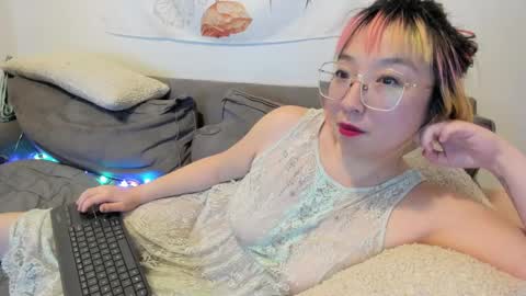 Snapshot of luxgray chatting on December 25, 6:20 am LuxGray online show from December 25, 6:20 am