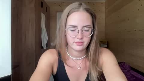 Snapshot of luxie_queen chatting on July 3, 8:10 am Katie online show from July 3, 8:10 am