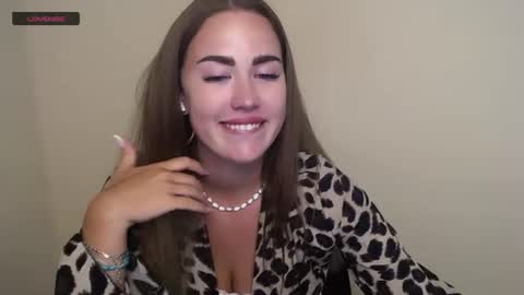 Snapshot of luxie_queen chatting on July 21, 12:18 pm Katie online show from July 21, 12:18 pm