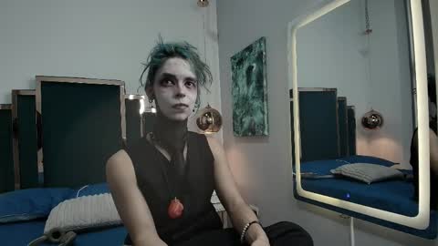 Snapshot of luxiel_ chatting on April 7, 9:04 pm Luxiel 3 online show from April 7, 9:04 pm