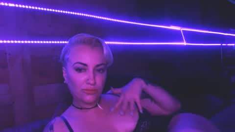 Lux Lovers Live online show from October 7, 7:05 am