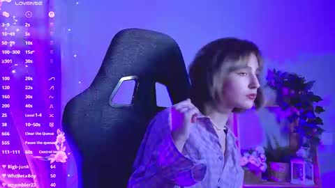 Snapshot of luxrayi chatting on February 15, 11:30 am Ray online show from February 15, 11:30 am