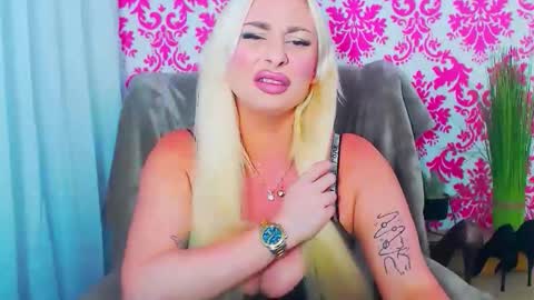 Luxuriaa online show from November 25, 8:31 pm