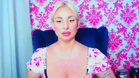 Luxuriaa online show from August 3, 3:38 pm