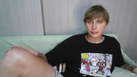 Snapshot of luxury_bob chatting on December 19, 10:44 am luxury_bob online show from December 19, 10:44 am