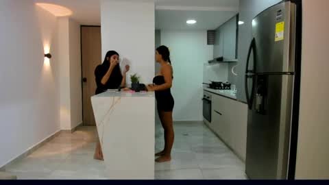 luxury_pleasure_ii online show from April 29, 4:05 am