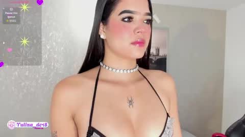 Snapshot of luxury_woman_ chatting on October 24, 4:09 am online show from October 24, 4:09 am