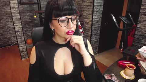 Snapshot of luxurymistress chatting on December 6, 3:22 pm Spoiled dominant mindfucker mistress MakeupartistNail ArtistFitness and Yoga lover online show from December 6, 3:22 pm