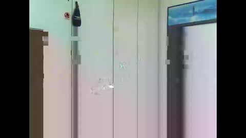 Snapshot of luxx72boy chatting on October 11, 9:41 am luxx72boy online show from October 11, 9:41 am