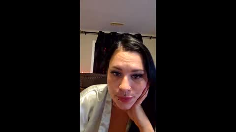 Snapshot of luxxxpiper chatting on December 17, 8:09 am luxxxpiper online show from December 17, 8:09 am