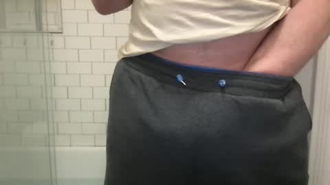 lvguynextdoor440656 online show from April 26, 11:46 pm