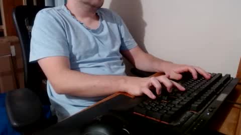 Snapshot of lxgxnd99 chatting on December 31, 2:03 pm lxgxnd99 online show from December 31, 2:03 pm