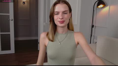 Snapshot of ly_lydia chatting on December 9, 4:34 am ly lydia online show from December 9, 4:34 am