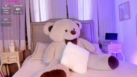Snapshot of lya_brown chatting on July 2, 12:33 pm lya_brown online show from July 2, 12:33 pm