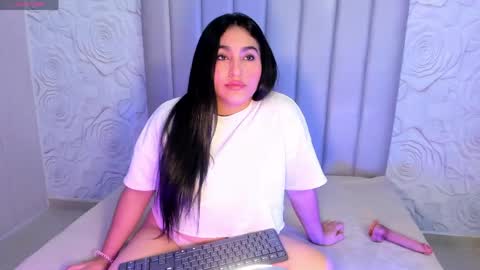 LYA DUBOIS  online show from May 1, 9:19 pm