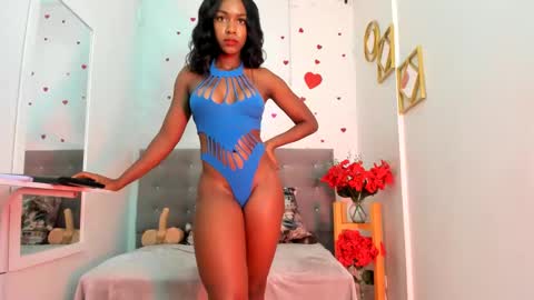 Snapshot of lyabloom chatting on March 10, 11:06 pm LyaBloom online show from March 10, 11:06 pm