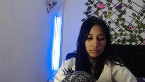 Snapshot of lyam_ebony chatting on December 23, 1:36 am lyam_ebony online show from December 23, 1:36 am